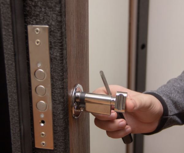 Changement de cylindre européen sur porte blindée